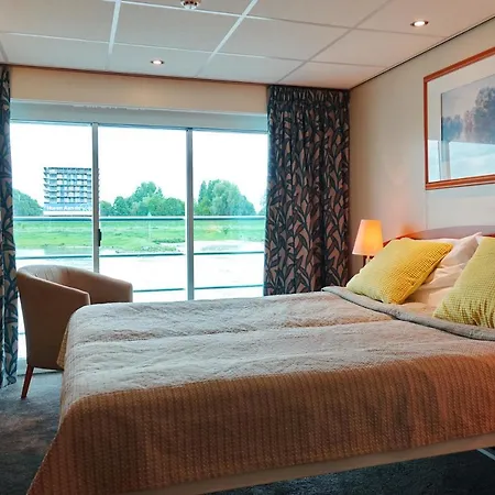 Bateau-hotel Ms Carmen *